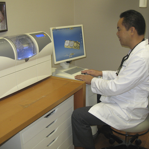 Dr. Joe Nguyen designing his fillings on a computer